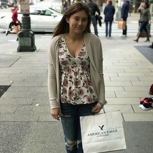 Meet your Posher, Kayla